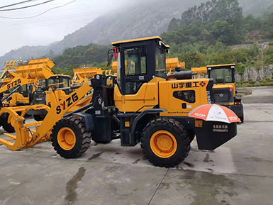 恭喜羅總喜提新車，山宇裝載機(jī)940走起，山宇重工，助您成功！